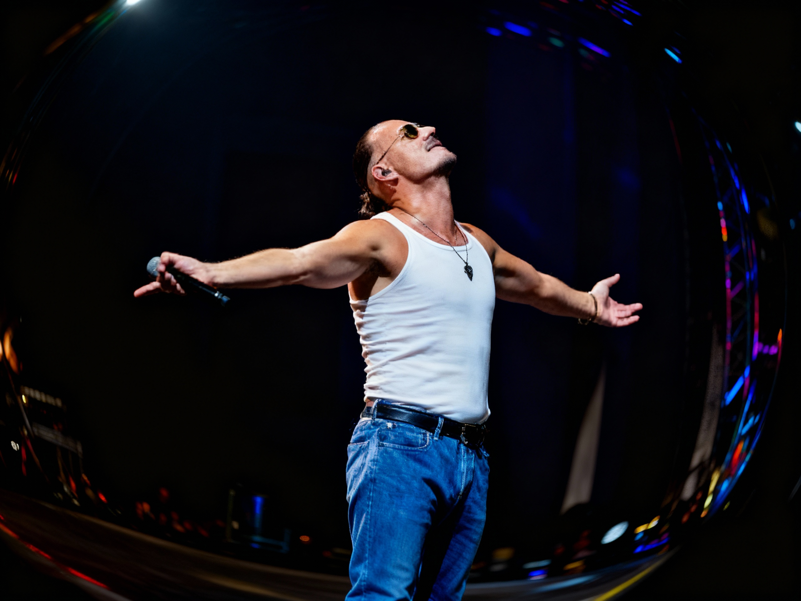 Wie Apache 207 über Liebe, Beziehungen & Privatsphäre denkt