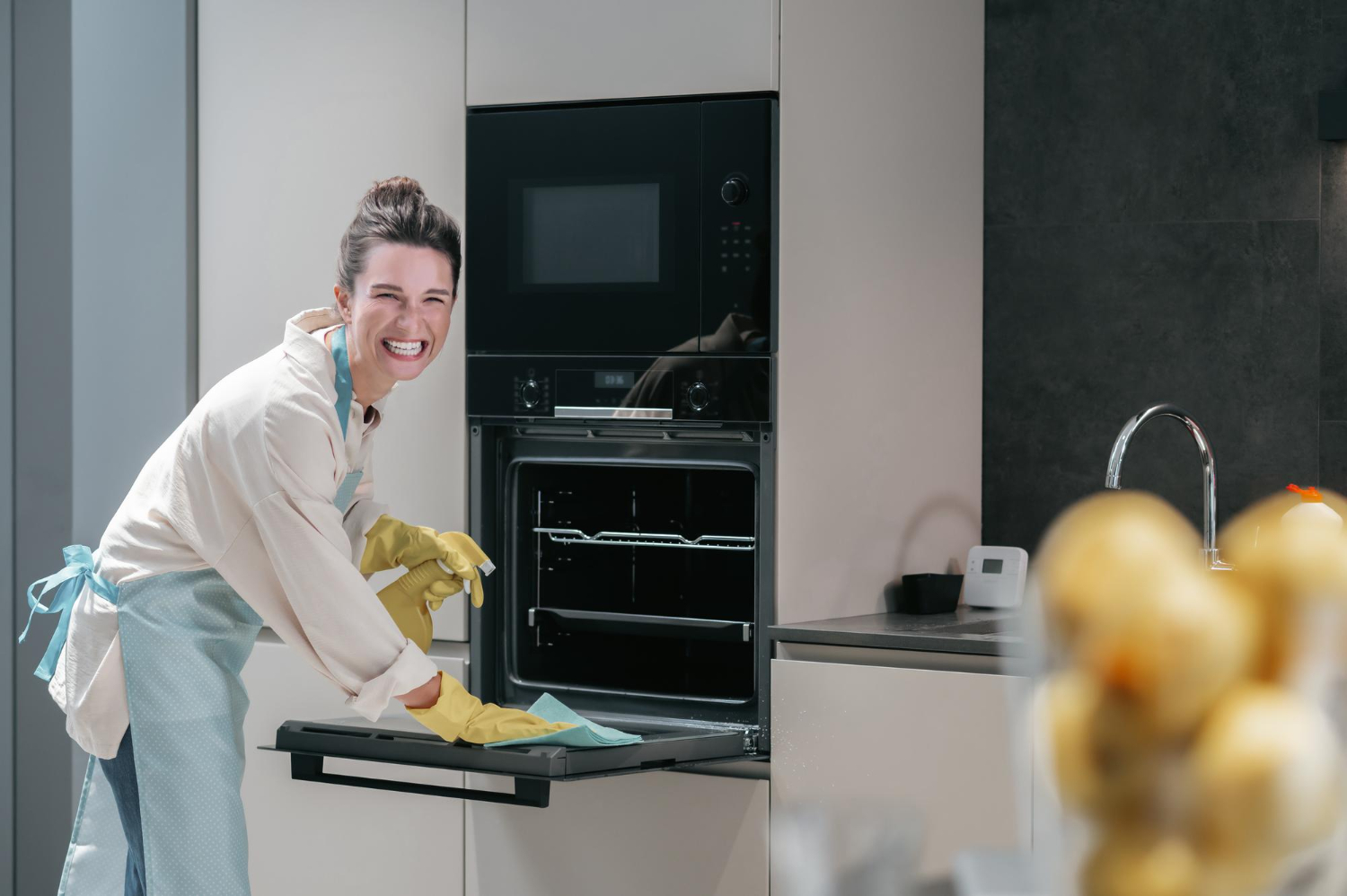 Die besten Hausmittel zum Backofen reinigen