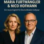 Maria Furtwängler und Nico Hofmann blicken gemeinsam in die Kamera vor tiefblauem Hintergrund. Titel: „Ein neues Kapitel für Deutschlands Kultpaar“