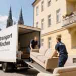 Professionelles Möbeltransport-Team in München bei der Arbeit