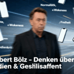Norbert Bolz vor digitalem Hintergrund mit Symbolen für Medien und Gesellschaft,