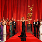 Die Bambi-Preisträger 2025 stehen mit ihren goldenen Rehkitzen auf der Bühne der Gala in den Bavaria Filmstudios in München