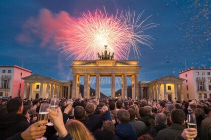 Jahreswechsel 2026: Silvester TV, Feuerwerk & Partys