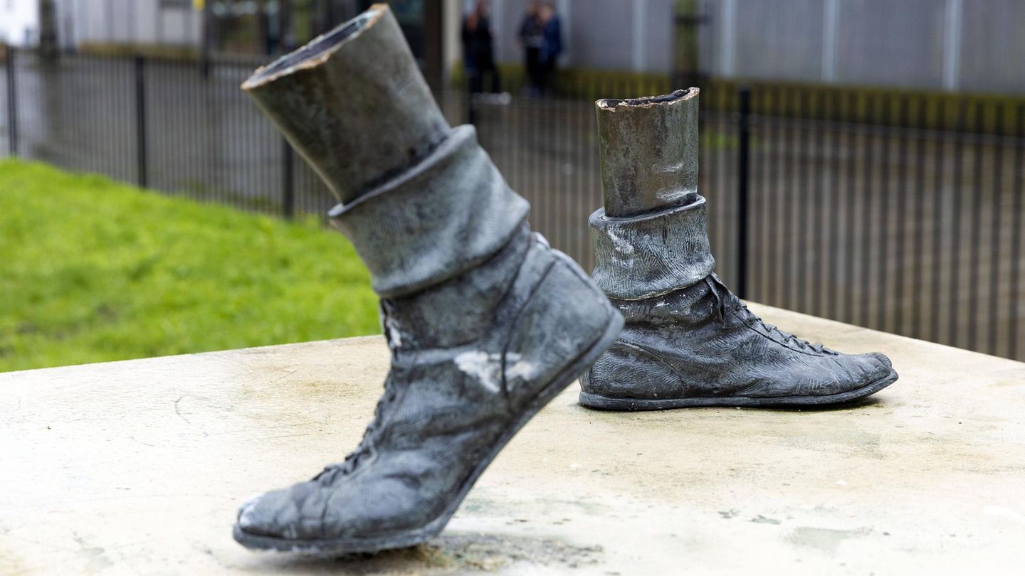 Teddy Baldock Statue