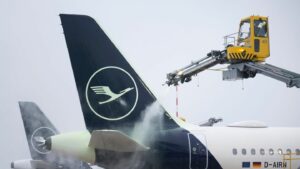 Winterwetter: Zu viel Schnee: Flughafen Frankfurt stellt Betrieb ein