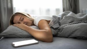 Nicht nur Flugmodus: Warum Sie Ihr Smartphone vor dem Schlafen lieber ganz ausschalten sollten