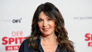 Iris Berben: Sie will Sichtbarkeit von „Frauen, die aus diesem Grau-Beige rausgehen“