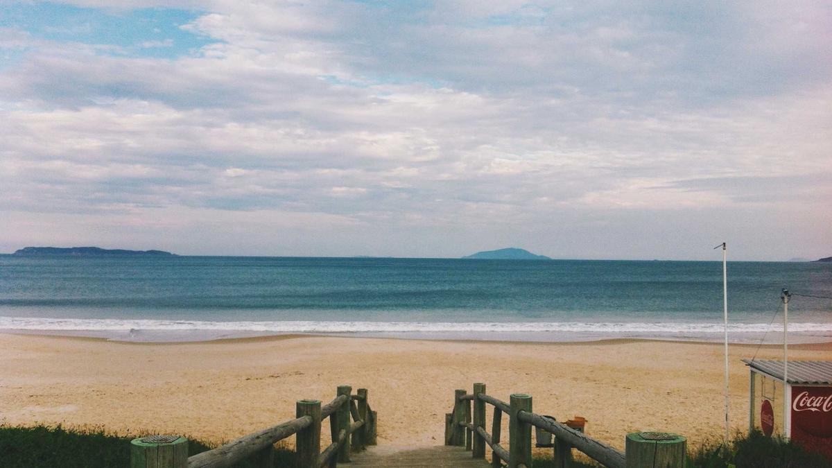 Illustration zu Kaley Cuoco Tom Pelphrey